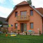 nyaralók apartmanok faházak Balatonfenyvesen 