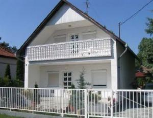 BF24 balatonfenyvesi nyaraló 