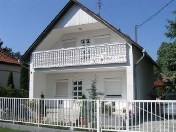 Familie Varga - Balatonfenyves +36302597240 info@plattenseereisen.com