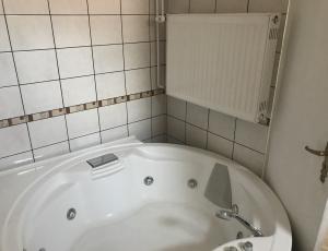 Balatonfenyvesi Apartmanház medencével WIFI -vel