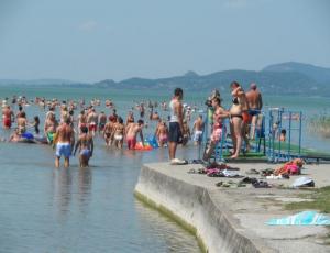 Balatonfenyvesi alsó strand