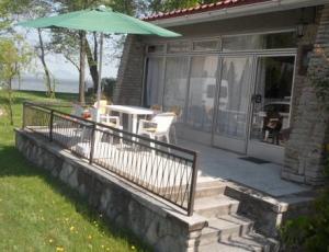 BF7 Ferienhaus direkt am Ufer in Balatonfenyves