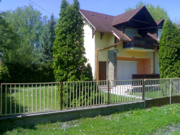 Familie Varga - Balatonfenyves +36302597240     info@plattenseereisen.com